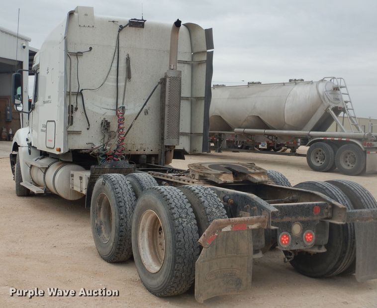 image for item HC9013 2006 Freightliner Columbia 120 semi truck