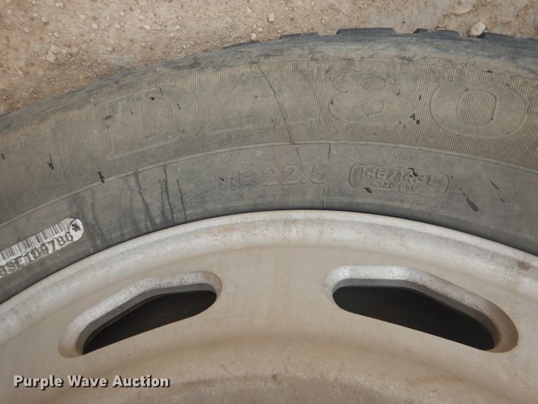 image for item HC9013 2006 Freightliner Columbia 120 semi truck