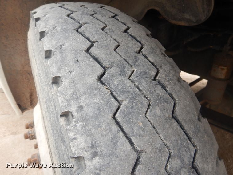 image for item HC9013 2006 Freightliner Columbia 120 semi truck