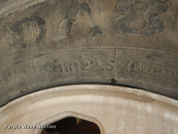 image for item HC9013 2006 Freightliner Columbia 120 semi truck