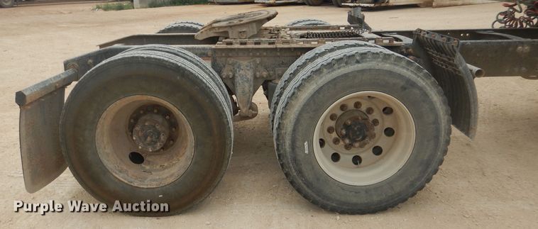 image for item HC9013 2006 Freightliner Columbia 120 semi truck