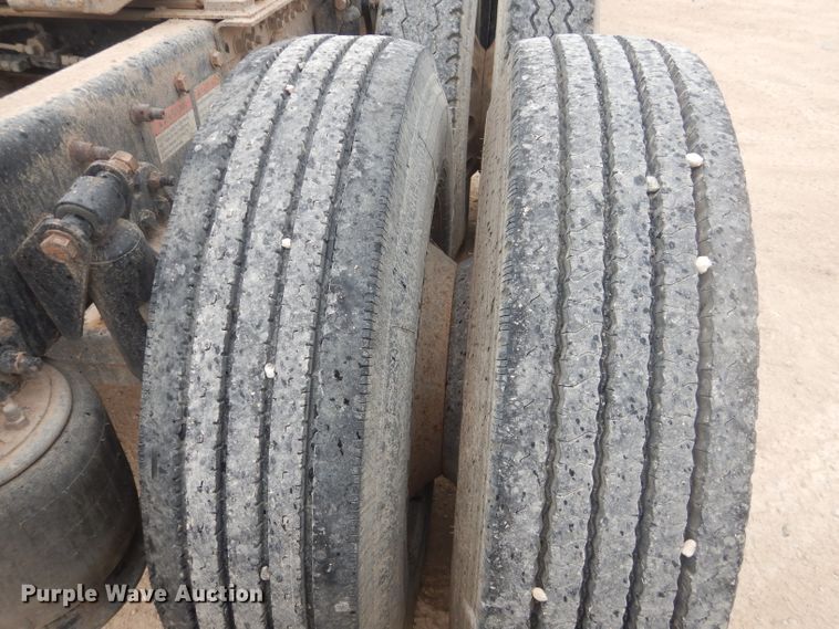 image for item HC9013 2006 Freightliner Columbia 120 semi truck