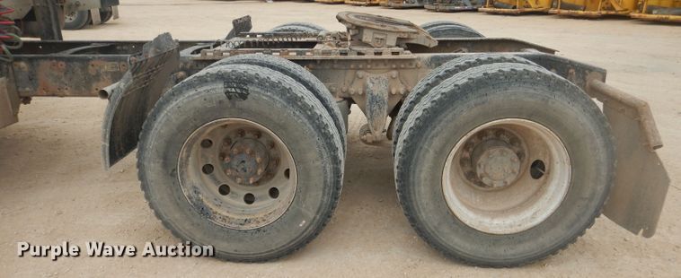 image for item HC9013 2006 Freightliner Columbia 120 semi truck