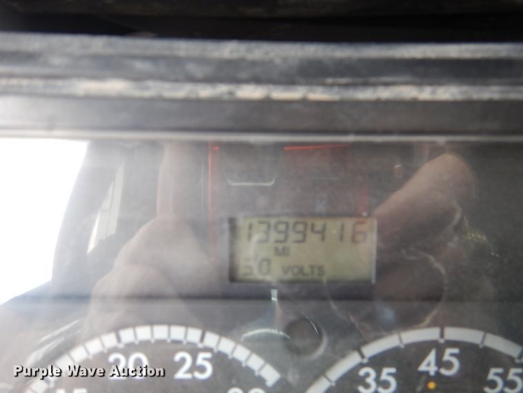 image for item HC9013 2006 Freightliner Columbia 120 semi truck