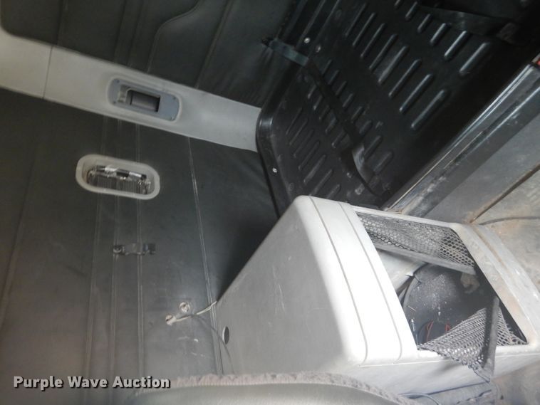 image for item HC9013 2006 Freightliner Columbia 120 semi truck