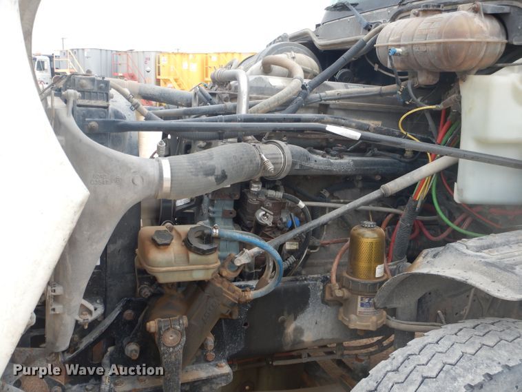 image for item HC9013 2006 Freightliner Columbia 120 semi truck