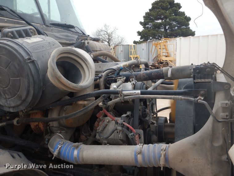 image for item HC9013 2006 Freightliner Columbia 120 semi truck