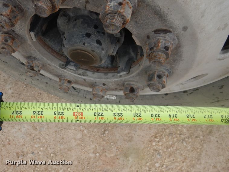 image for item HC9013 2006 Freightliner Columbia 120 semi truck