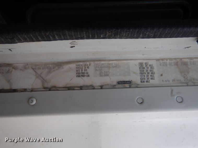 image for item HC9013 2006 Freightliner Columbia 120 semi truck