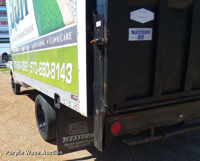 image for item DG5646 2004 Ford F450 Super Duty box truck