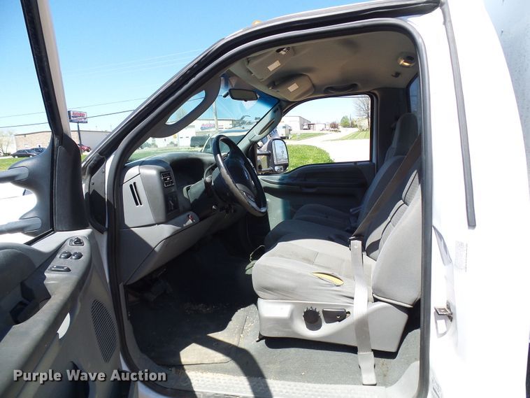 image for item DG5646 2004 Ford F450 Super Duty box truck