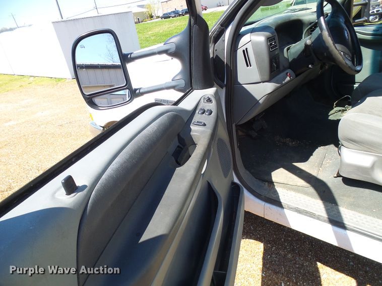 image for item DG5646 2004 Ford F450 Super Duty box truck