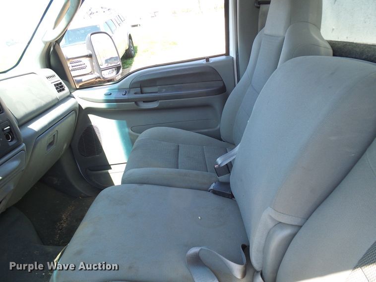 image for item DG5646 2004 Ford F450 Super Duty box truck