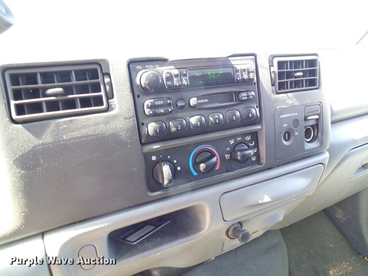 image for item DG5646 2004 Ford F450 Super Duty box truck