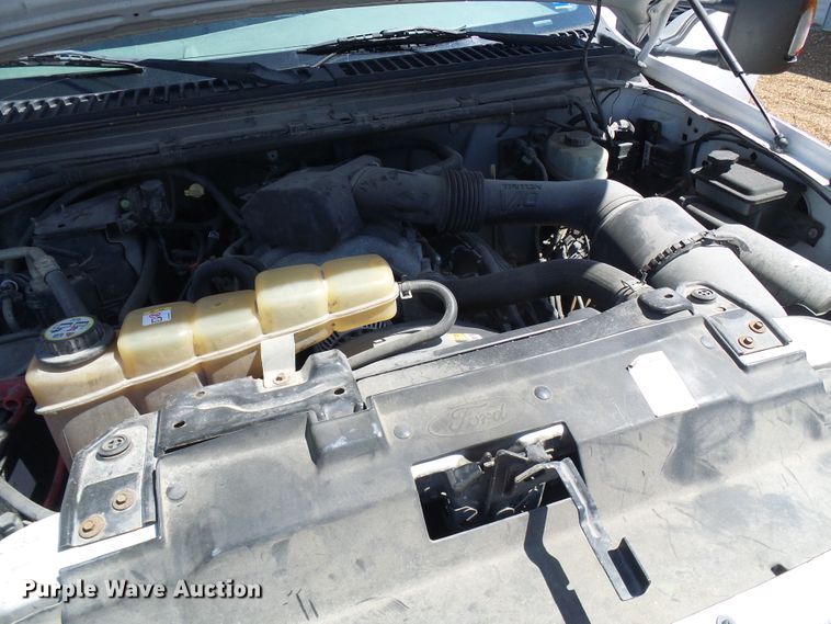 image for item DG5646 2004 Ford F450 Super Duty box truck