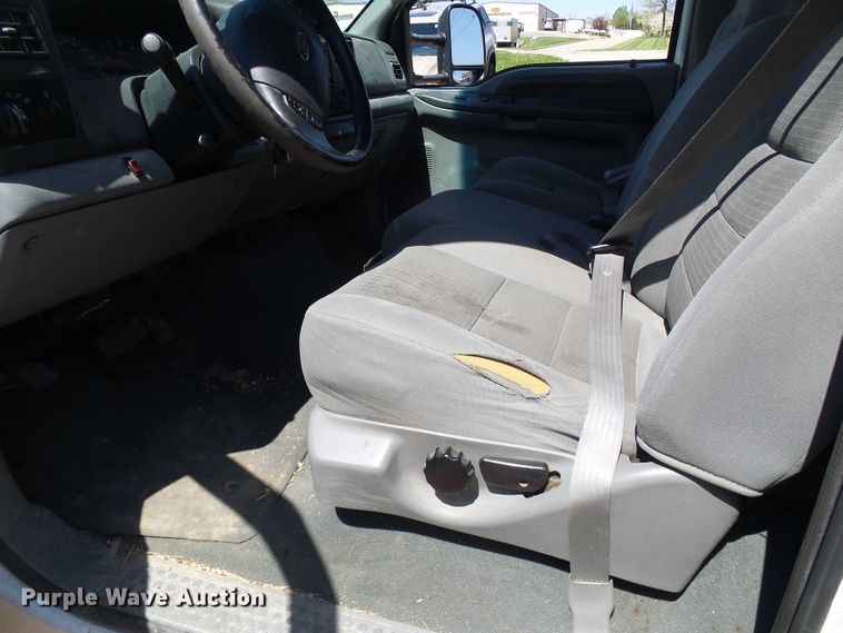 image for item DG5646 2004 Ford F450 Super Duty box truck