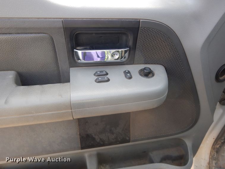 image for item DG6406 2004 Ford F150  pickup truck