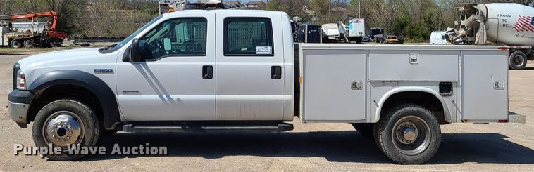 image for item DG7709 2006 Ford F550 Super Duty Crew Cab utility truck