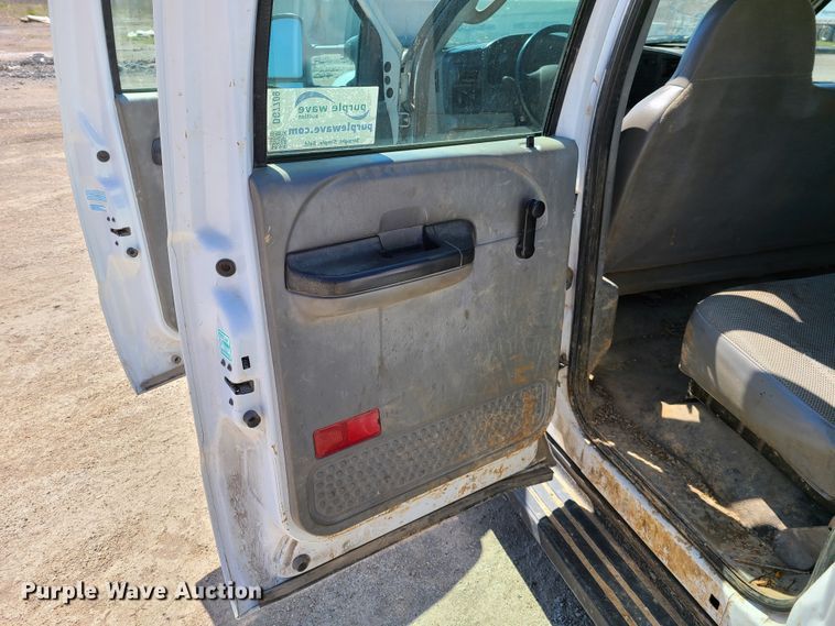 image for item DG7709 2006 Ford F550 Super Duty Crew Cab utility truck