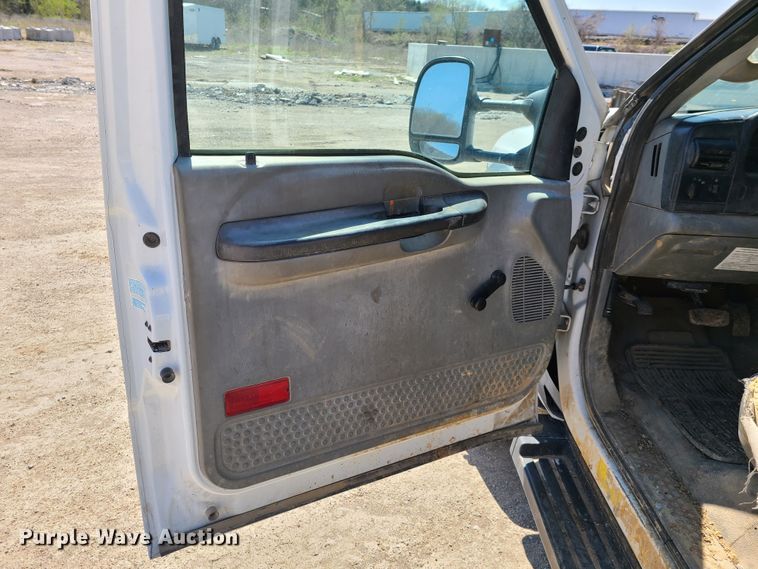 image for item DG7709 2006 Ford F550 Super Duty Crew Cab utility truck
