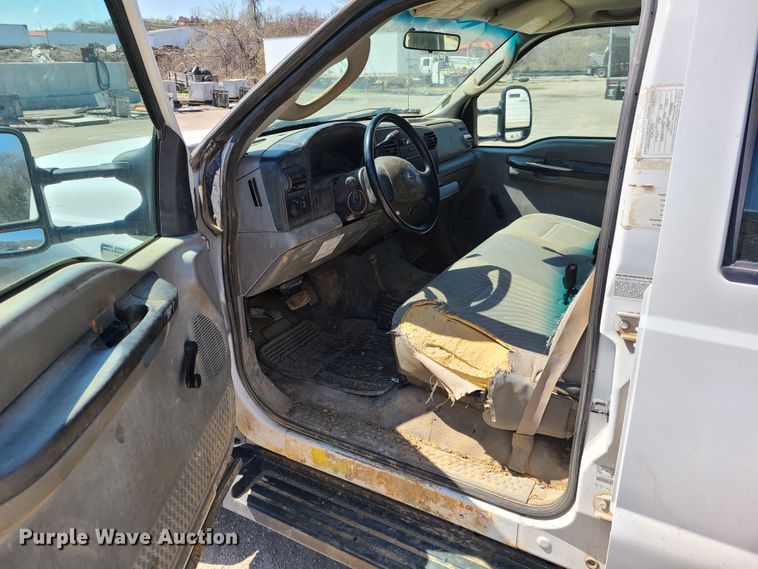 image for item DG7709 2006 Ford F550 Super Duty Crew Cab utility truck