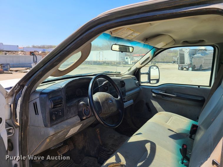 image for item DG7709 2006 Ford F550 Super Duty Crew Cab utility truck