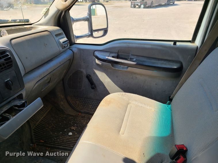image for item DG7709 2006 Ford F550 Super Duty Crew Cab utility truck