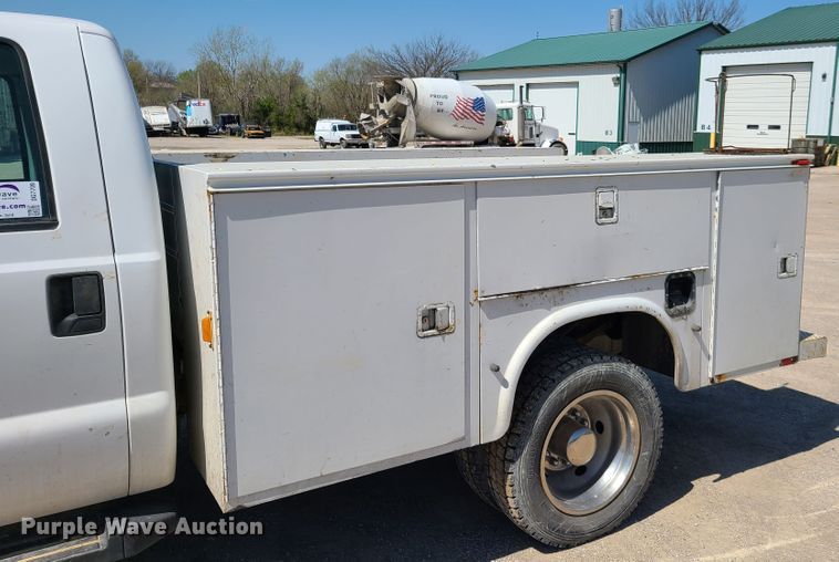 image for item DG7709 2006 Ford F550 Super Duty Crew Cab utility truck