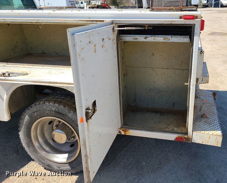 image for item DG7709 2006 Ford F550 Super Duty Crew Cab utility truck