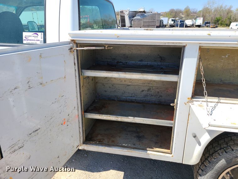 image for item DG7709 2006 Ford F550 Super Duty Crew Cab utility truck