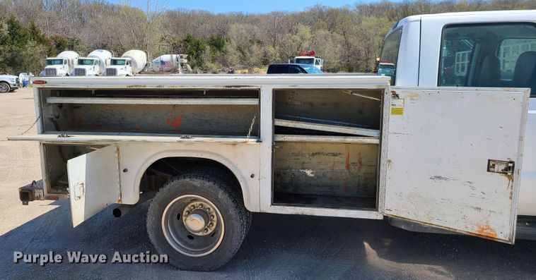 image for item DG7709 2006 Ford F550 Super Duty Crew Cab utility truck