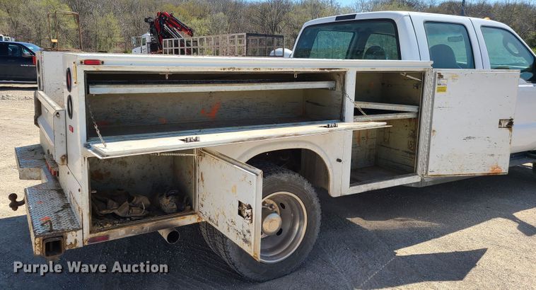 image for item DG7709 2006 Ford F550 Super Duty Crew Cab utility truck