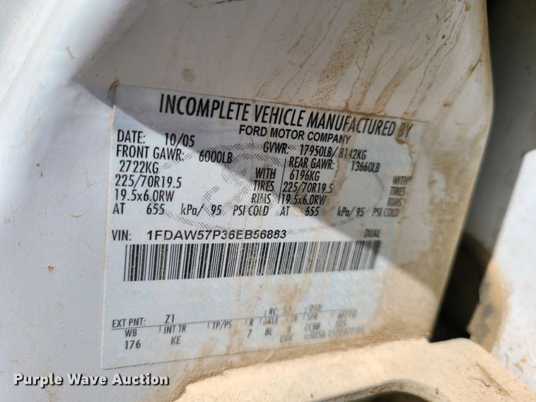 image for item DG7709 2006 Ford F550 Super Duty Crew Cab utility truck