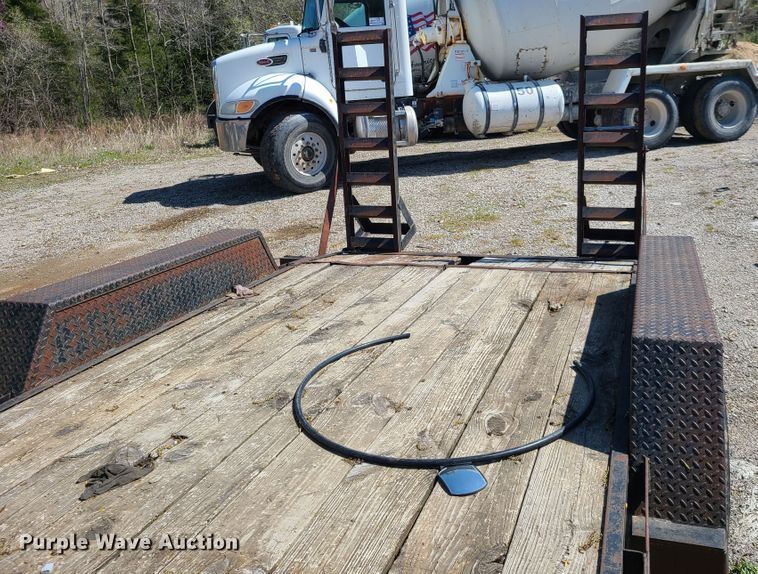 image for item DG7716 1998 Texas Bragg utility trailer