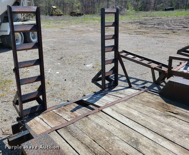 image for item DG7716 1998 Texas Bragg utility trailer