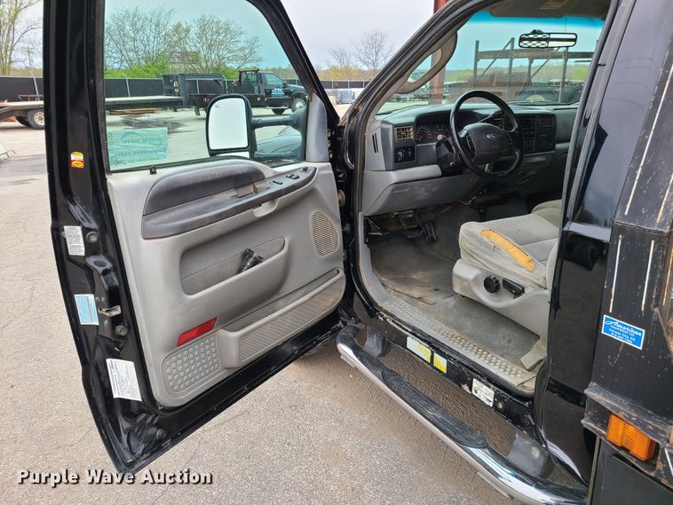 image for item DG7728 2004 Ford F550 Super Duty XLT flatbed truck