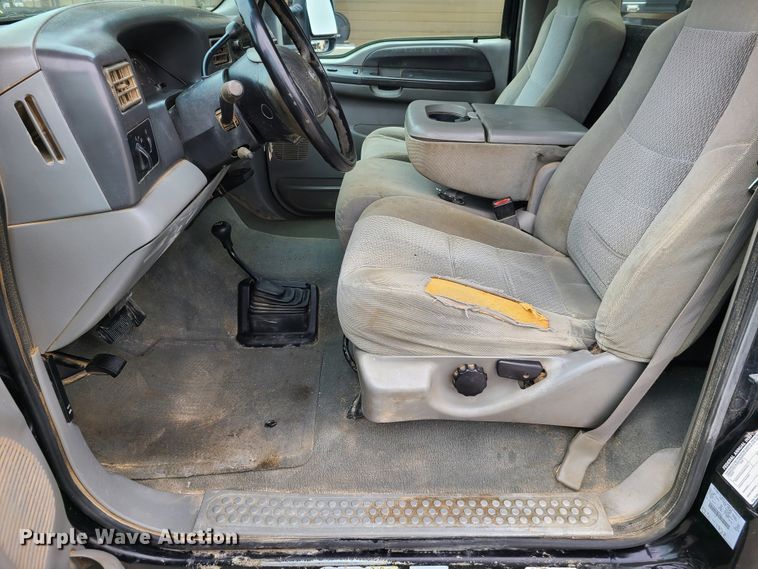 image for item DG7728 2004 Ford F550 Super Duty XLT flatbed truck