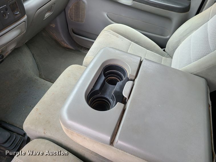 image for item DG7728 2004 Ford F550 Super Duty XLT flatbed truck