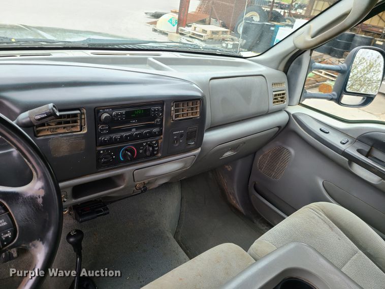 image for item DG7728 2004 Ford F550 Super Duty XLT flatbed truck