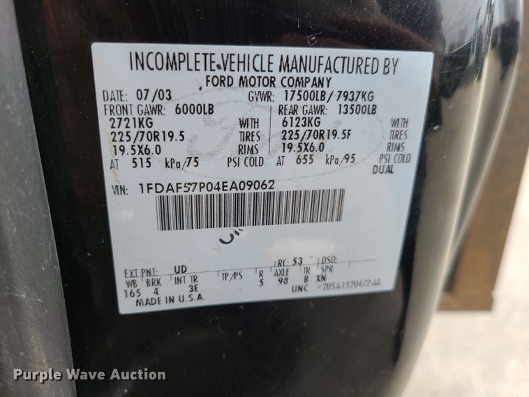 image for item DG7728 2004 Ford F550 Super Duty XLT flatbed truck