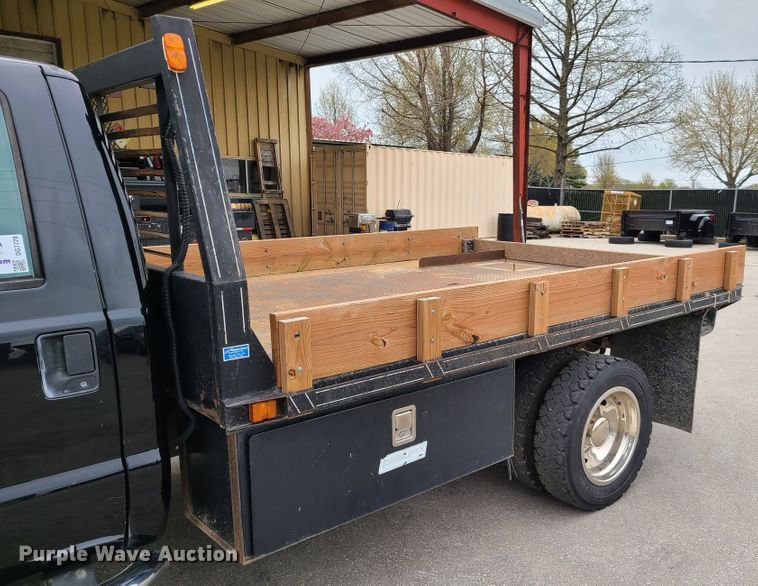 image for item DG7728 2004 Ford F550 Super Duty XLT flatbed truck