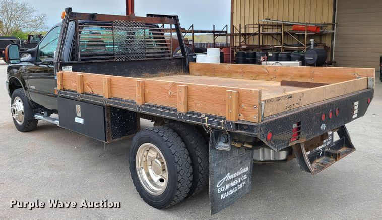 image for item DG7728 2004 Ford F550 Super Duty XLT flatbed truck