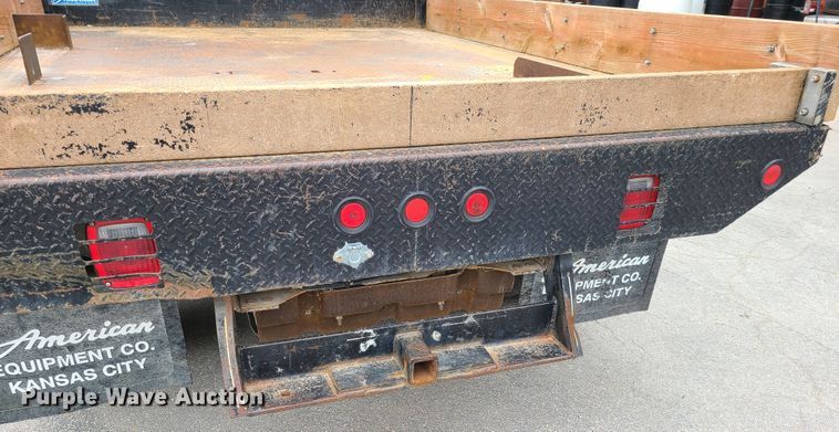 image for item DG7728 2004 Ford F550 Super Duty XLT flatbed truck