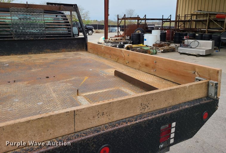 image for item DG7728 2004 Ford F550 Super Duty XLT flatbed truck