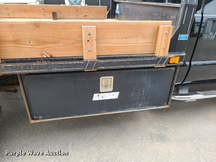 image for item DG7728 2004 Ford F550 Super Duty XLT flatbed truck