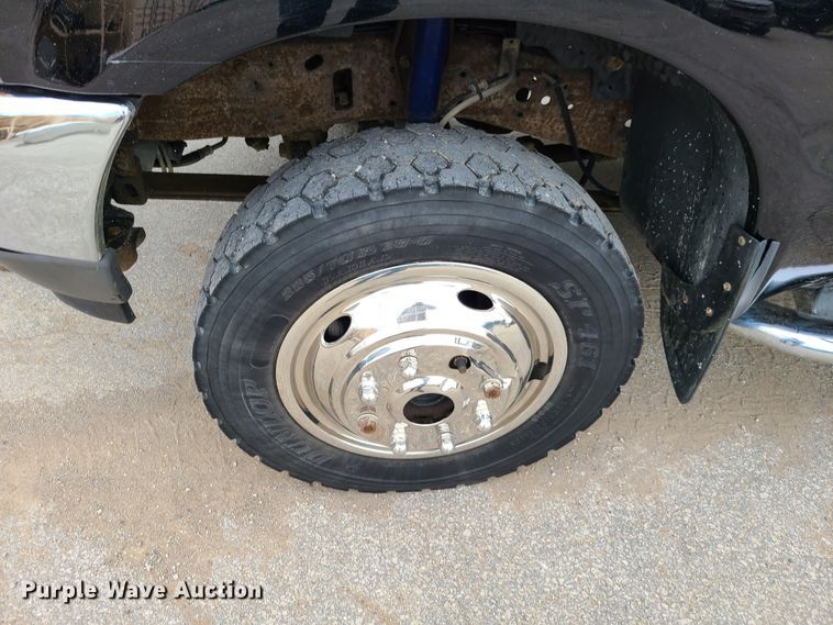 image for item DG7728 2004 Ford F550 Super Duty XLT flatbed truck