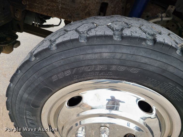 image for item DG7728 2004 Ford F550 Super Duty XLT flatbed truck