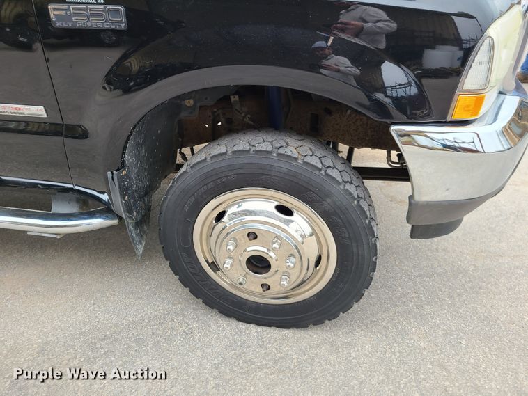 image for item DG7728 2004 Ford F550 Super Duty XLT flatbed truck