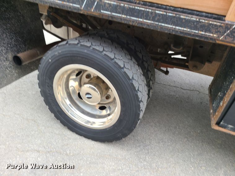 image for item DG7728 2004 Ford F550 Super Duty XLT flatbed truck