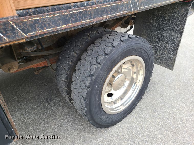 image for item DG7728 2004 Ford F550 Super Duty XLT flatbed truck